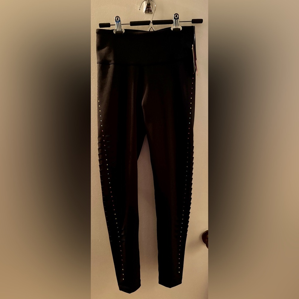 Zumba High Waisted
Slashed Leggings
With Swarovski Crystals